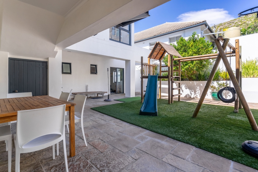 5 Bedroom Property for Sale in Fresnaye Western Cape